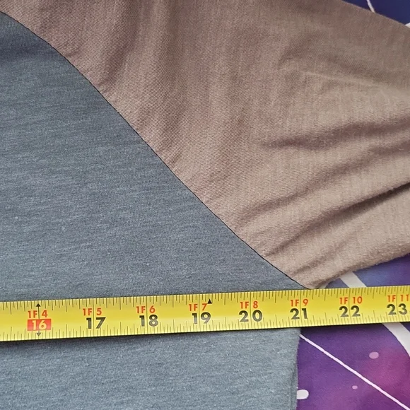 Heathered blue and taupe raglan top - Picture 4 of 5